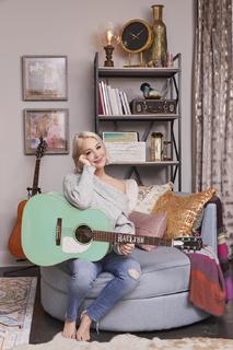 RaeLynn feet photo 4