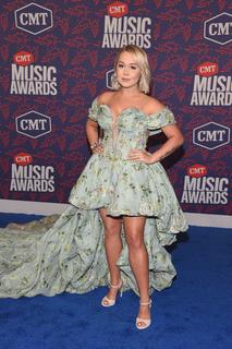 RaeLynn feet photo 9