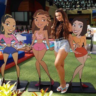 Rafa Kalimann feet photo thumbnail