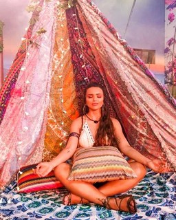 Rafa Kalimann feet photo thumbnail