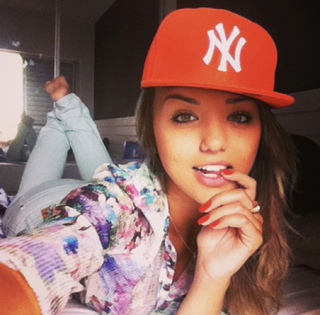 Rafa Kalimann feet photo thumbnail