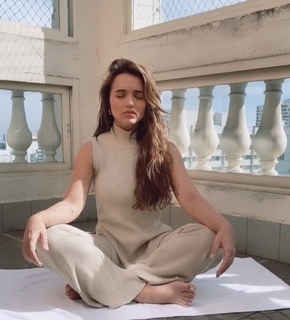 Rafa Kalimann feet photo thumbnail