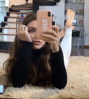 Rafa Kalimann feet photo thumbnail