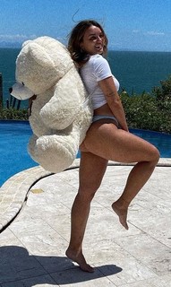 Rafa Kalimann feet photo thumbnail