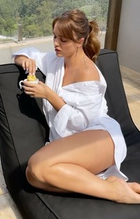 Rafa Kalimann feet photo thumbnail