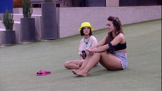 Rafa Kalimann feet photo thumbnail