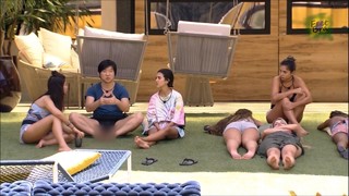 Rafa Kalimann feet photo thumbnail