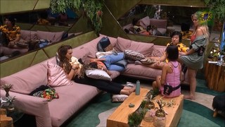 Rafa Kalimann feet photo thumbnail