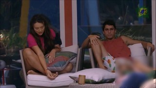 Rafa Kalimann feet photo thumbnail