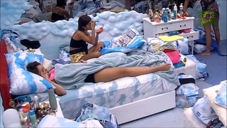 Rafa Kalimann feet photo thumbnail