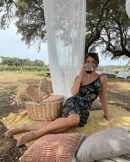 Rafa Kalimann feet photo thumbnail