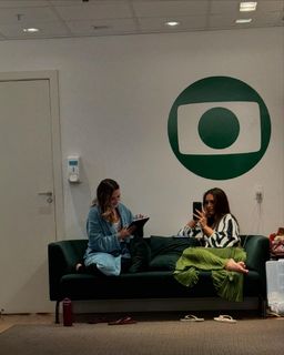 Rafa Kalimann feet photo thumbnail