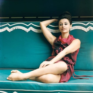 Raffaella Carrà feet photo 7