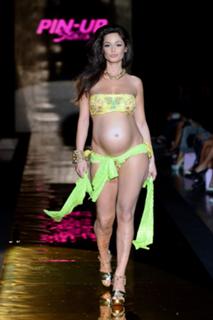 Raffaella Fico feet photo thumbnail
