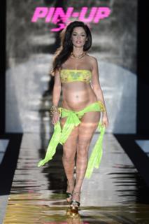 Raffaella Fico feet photo thumbnail