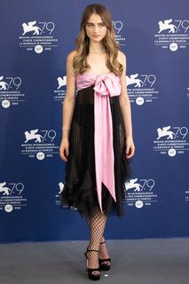 Raffey Cassidy feet photo 9
