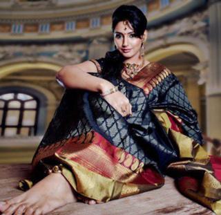 Ragini Dwivedi feet photo 17