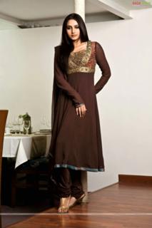 Ragini Dwivedi feet photo 9