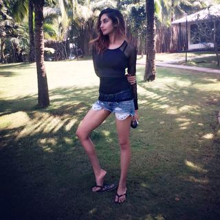 Ragini Dwivedi feet photo 3