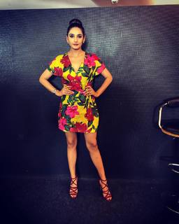 Ragini Dwivedi feet photo 13
