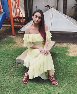 Ragini Dwivedi feet photo 2