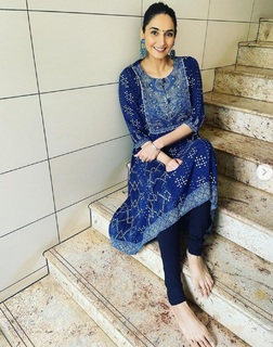 Ragini Dwivedi feet photo 11