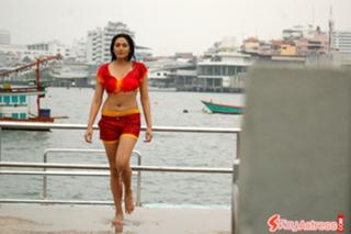 Ragini Dwivedi feet photo 15