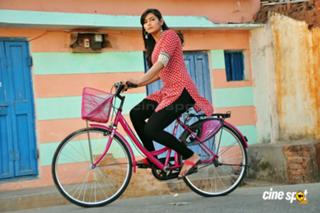 Ragini Dwivedi feet photo 9