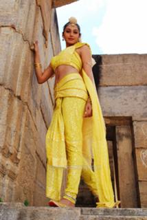Ragini Dwivedi feet photo 8