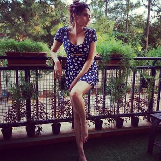Ragini Dwivedi feet photo 3