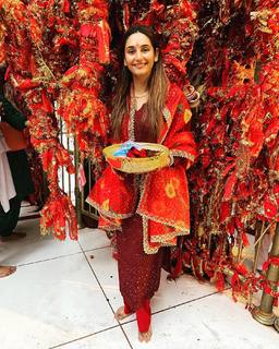 Ragini Dwivedi feet photo 11
