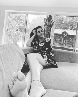 Ragini Dwivedi feet photo 6