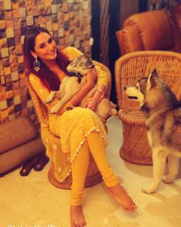 Ragini Dwivedi feet photo 14