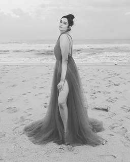 Ragini Dwivedi feet photo 12