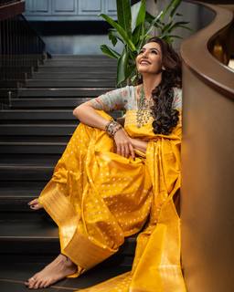 Ragini Dwivedi feet photo 1