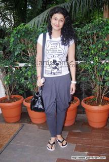 Ragini Khanna feet photo 19