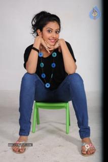 Rahul Preet Singh feet photo 7