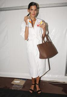 Raica Oliveira feet photo 10