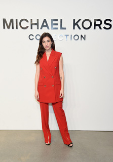 Rainey Qualley feet photo thumbnail