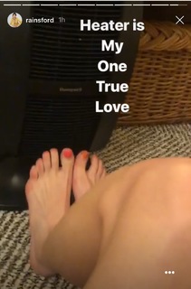 Rainey Qualley feet photo thumbnail