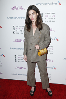 Rainey Qualley feet photo thumbnail