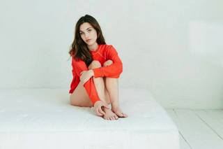 Rainey Qualley feet photo thumbnail