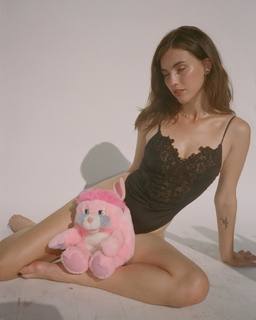 Rainey Qualley feet photo thumbnail