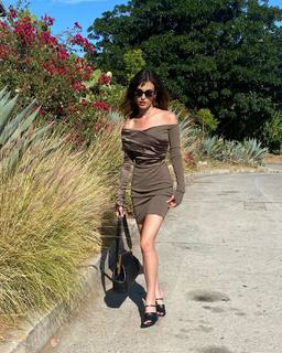 Rainey Qualley feet photo thumbnail