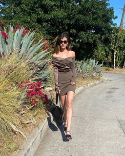 Rainey Qualley feet photo thumbnail