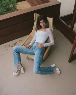 Rainey Qualley feet photo thumbnail