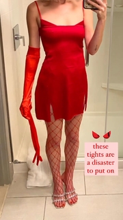 Rainey Qualley feet photo thumbnail