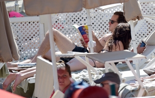 Rainey Qualley feet photo thumbnail