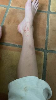 Rainey Qualley feet photo thumbnail