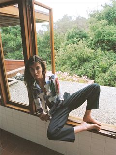 Rainey Qualley feet photo thumbnail